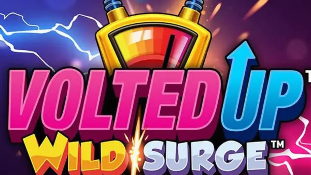 Interface vibrante e neon do jogo VoltedUP WildSurge com símbolos clássicos eletrificados